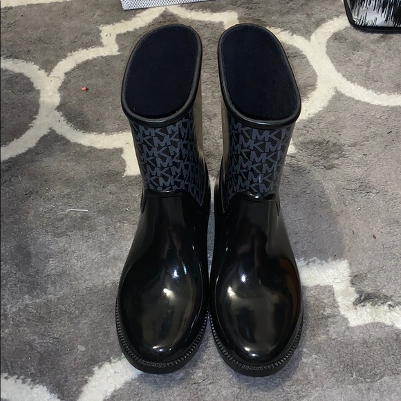 Rain boots - Picture 1 of 3